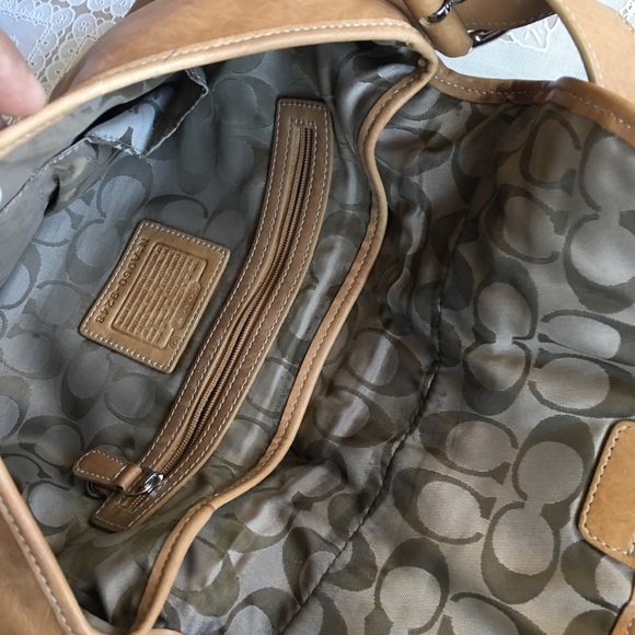Coach hand bag use - Picture 3 of 8